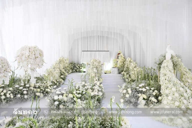 ดอกไม้งานศพโทนสีขาว สวนสวยๆ